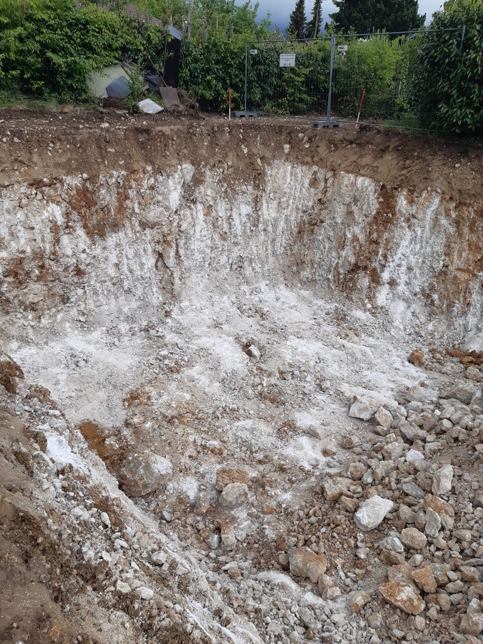 Fouille — couche calcaire atteinte — 7 mai 2026