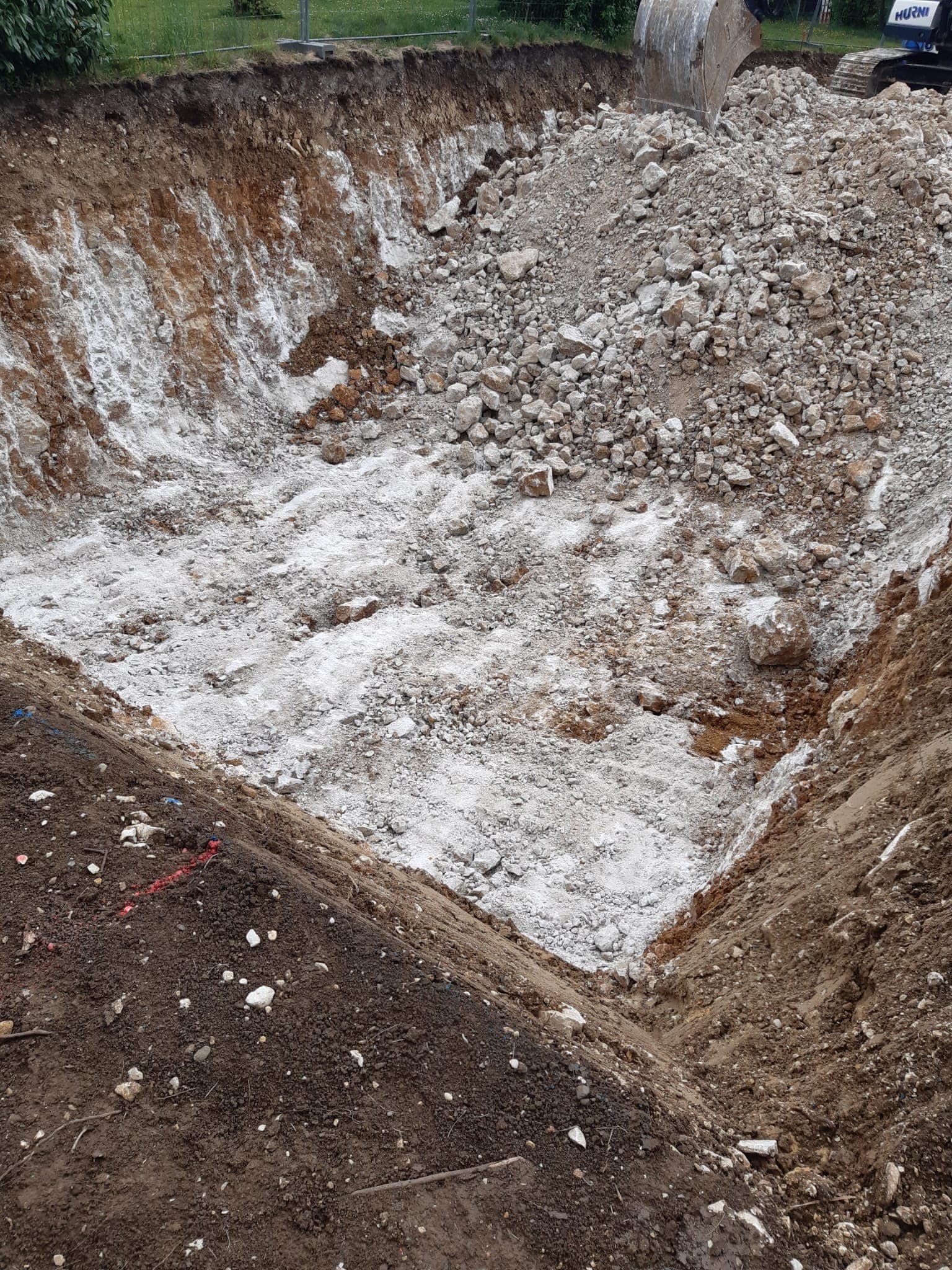 Fouille — couche calcaire atteinte — photo 2